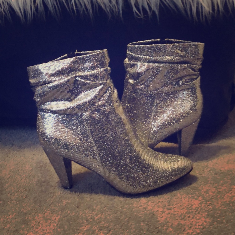 Nib sequin silver booties